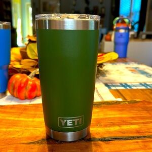 Yeti 20oz Tumbler-Camp Green